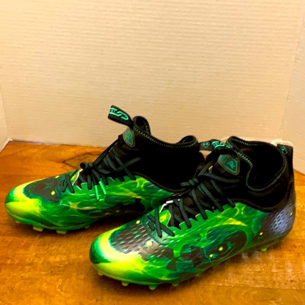 Under Armour UA Spotlight Lux MC LE Slime Football Cleats Size 12.5 3025376-001